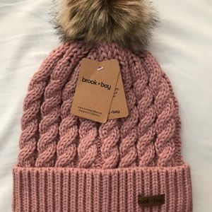 Beanie with pompom